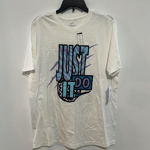 The Nike tee. Men’s size large